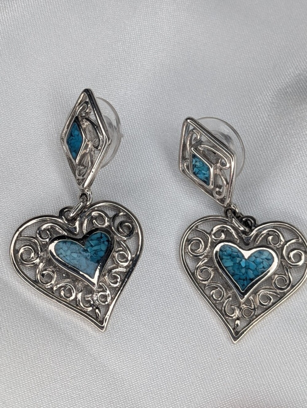 Vintage Trifari Silver Tone Filigree Faux Turquoise Chip Heart Dangle Earrings